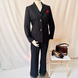 Women’s 3 Piece Suit by Amanda Smith Petite 29.5” Inseam 36” Bust 28” Waist
